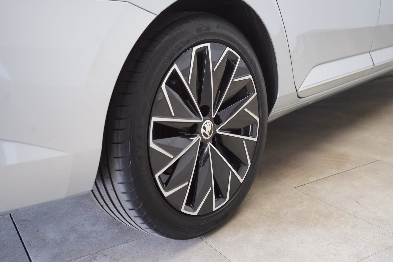 (B-190) Skoda Superb 2.0 TDI DSG L&K Leder/ACC/Pano/Canton/Vir - Image 29
