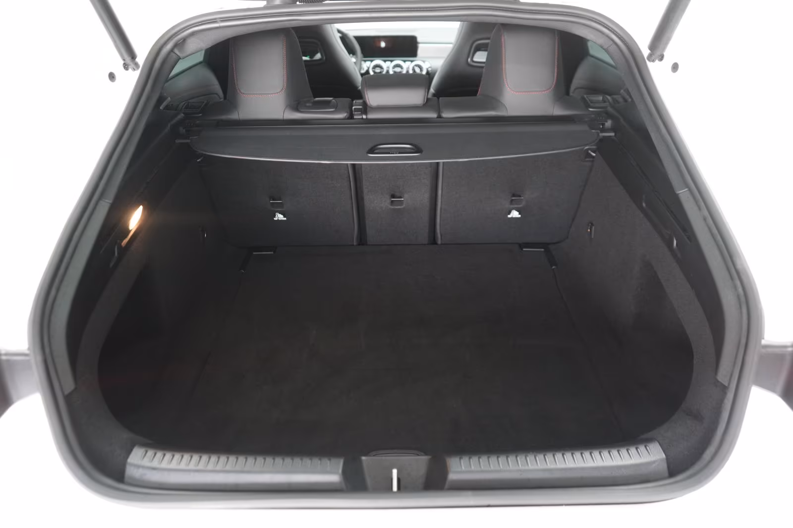 (B-531) Mercedes-Benz CLA 200 Shooting Brake 7G-DCT AMG Distronic/ - Image 24