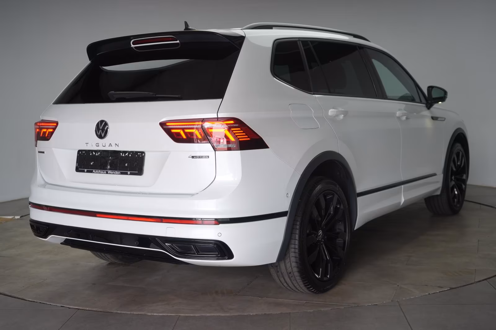 (B-283) Volkswagen Tiguan Allspace 2.0 TSI 4Motion DSG R-Line ACC/K - Image 5
