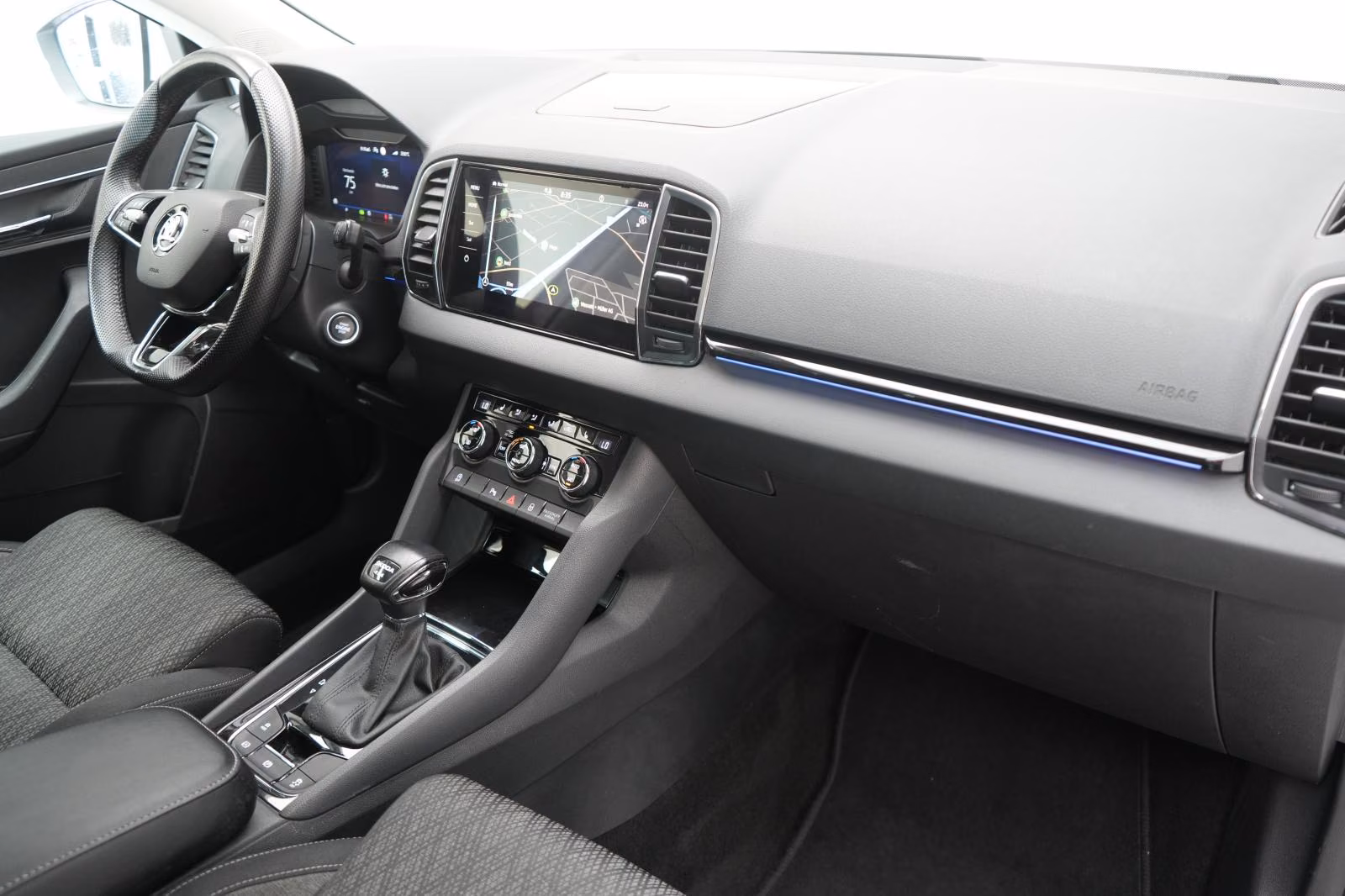 (B-754) Skoda Karoq 2.0 TDI 4x4 DSG Style ACC/Matrix/AHK/Kamer - Image 10