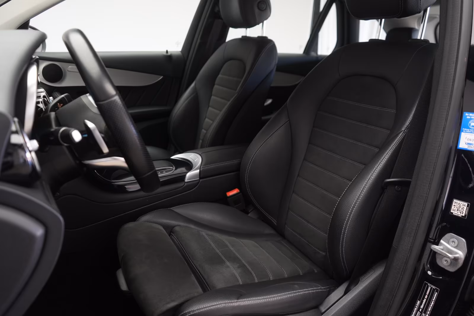 (B-178) Mercedes-Benz(Hybrid) GLC 300 de 4Matic 9G-Tronic AMG CarPlay/Temp/ - Image 7