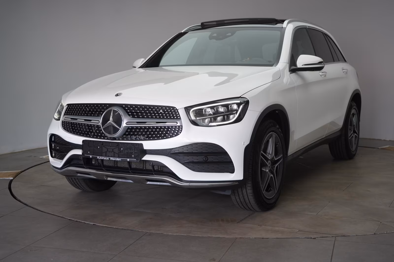 (B-396) Mercedes-Benz(Hybrid) GLC 300 e 4Matic 9G-Tronic Pano/Leder/360 Kamera - Image 3