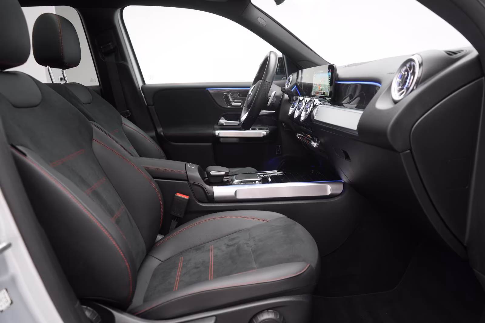 (B-578) Mercedes-Benz GLB 220 d 4Matic 8G-DCT AMG Distronic/Kamera - Image 9