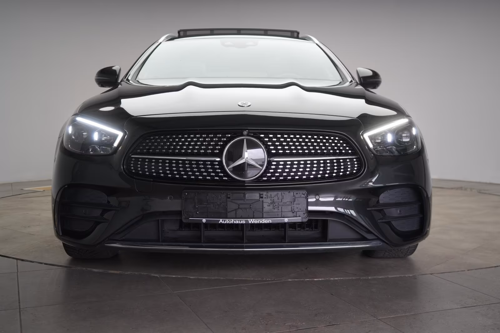 (B-481) Mercedes-Benz(Hybrid) E 300 de T 9G-Tronic AMG Distronic/Kamera/Bur - Image 2