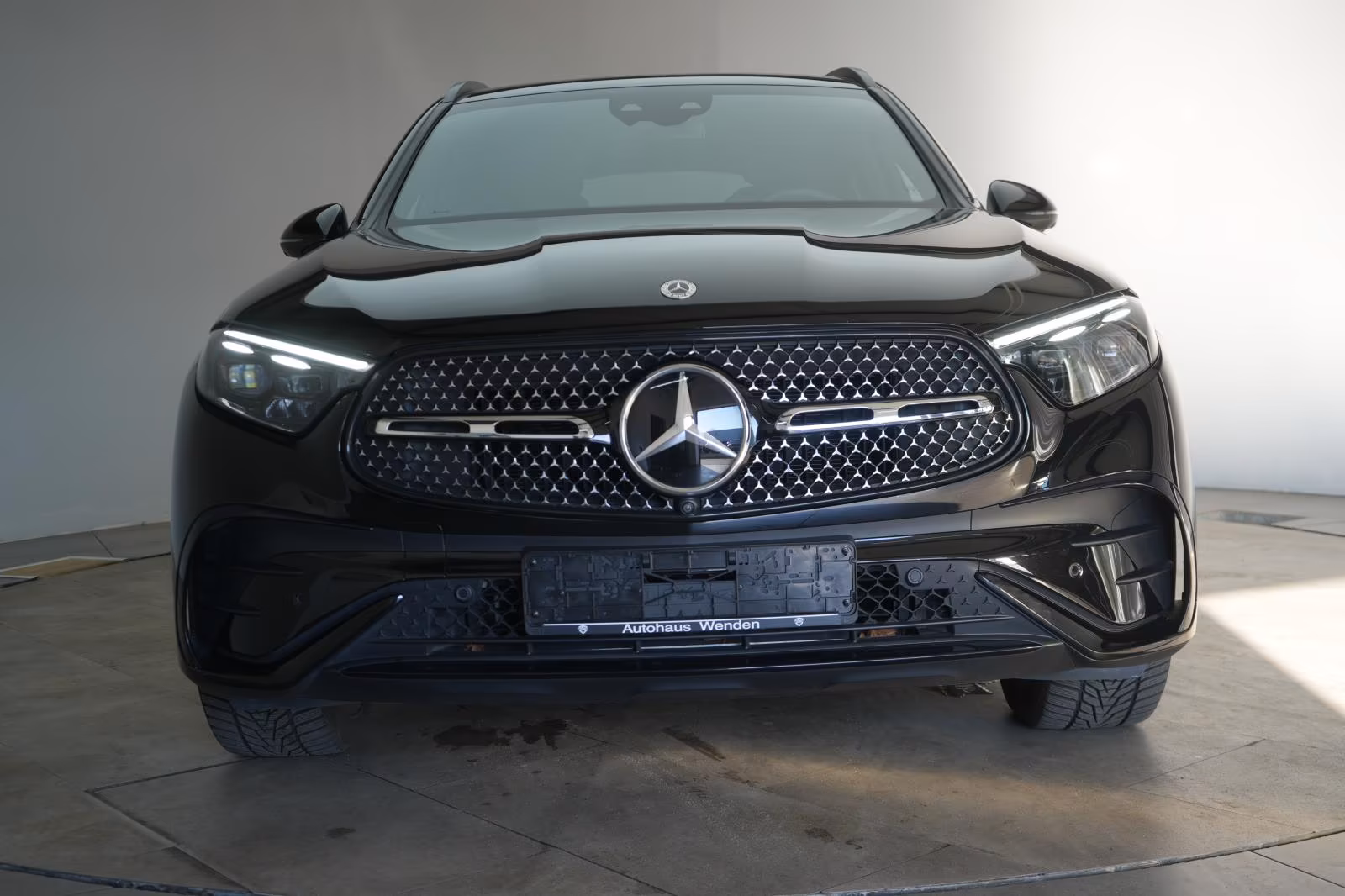 (B-021) Mercedes-Benz GLC 300 4Matic 9G-Tronic AMG Line Advanced  - Image 2