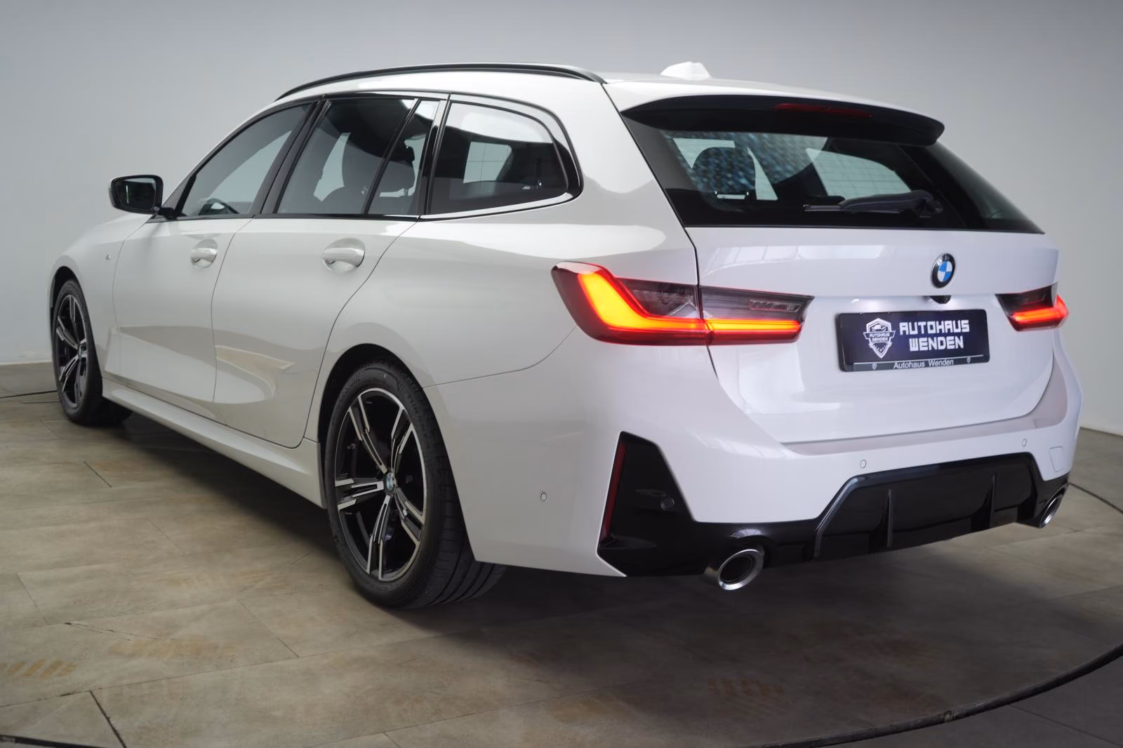 (B-409) BMW 320 i Touring M Sport ACC/Kamera/AHK/Lane/CarPla - Image 4