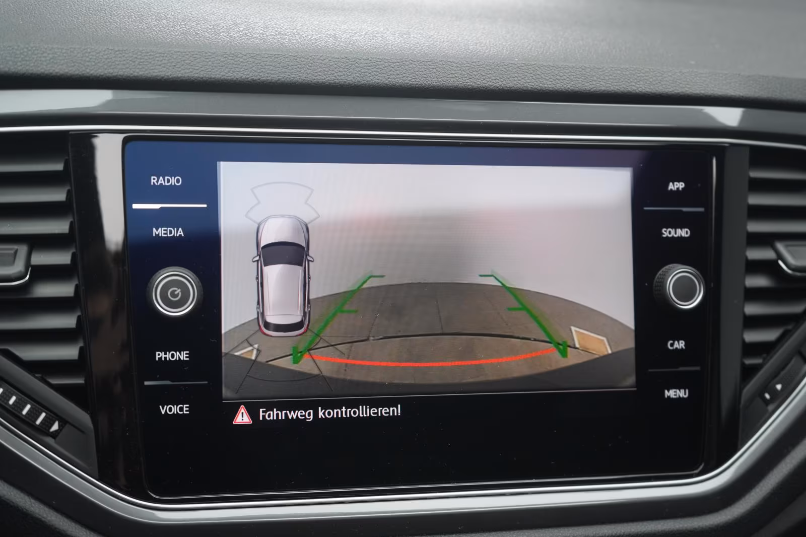 (B-629) Volkswagen T-Roc 1.5 TSI DSG R line Appconnect/Lane/Pano/Si - Image 18