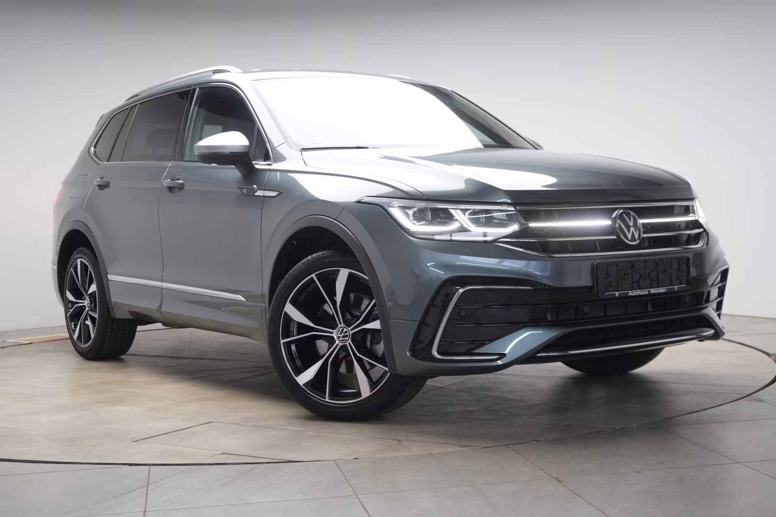 (B-518) Volkswagen Tiguan Allspace 2.0 TSI 4Motion DSG R-Line Leder - Image 1