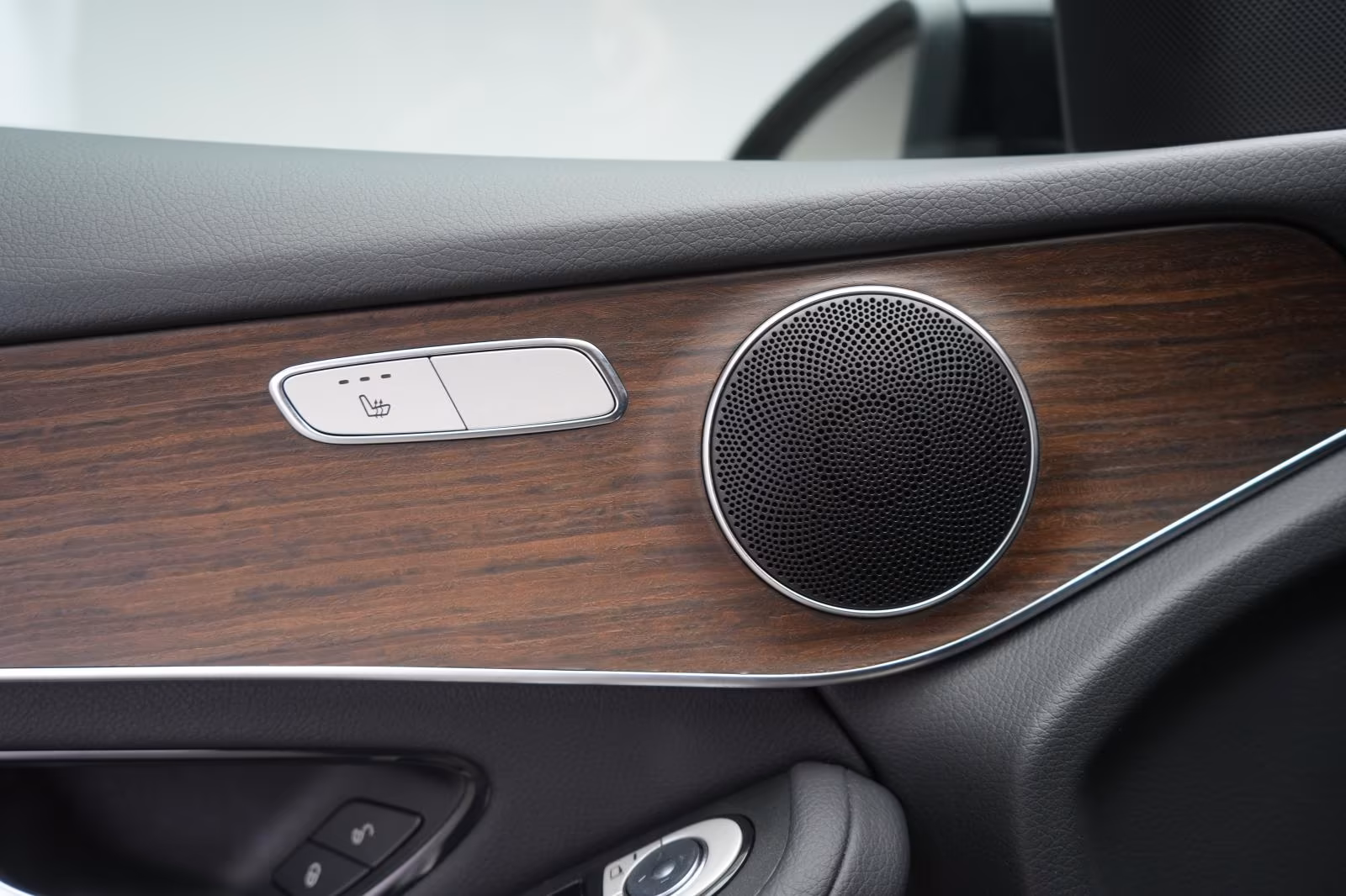 (B-219) Mercedes-Benz(Hybrid) GLC 300 de 4Matic 9G-Tronic CarPlay/Temp/Kam - Image 21