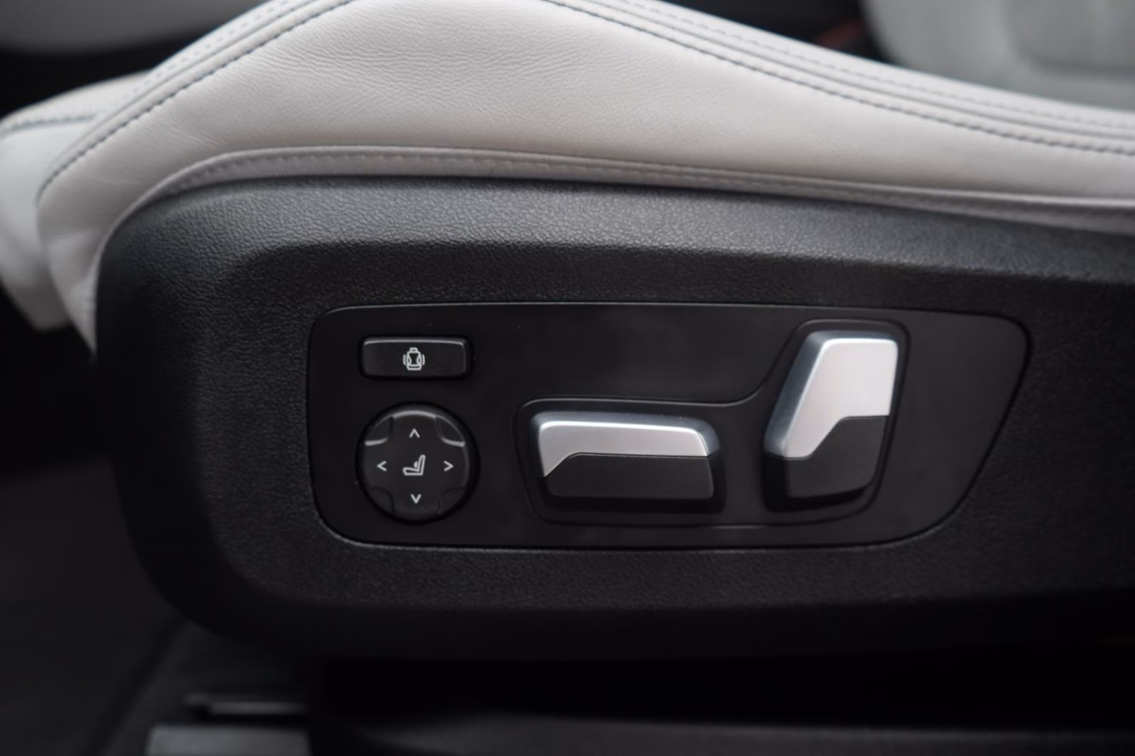 (B-006) BMW X6 M60 i xDrive Leder/HUD/SkyLounge/H&K/360Kamer - Image 21
