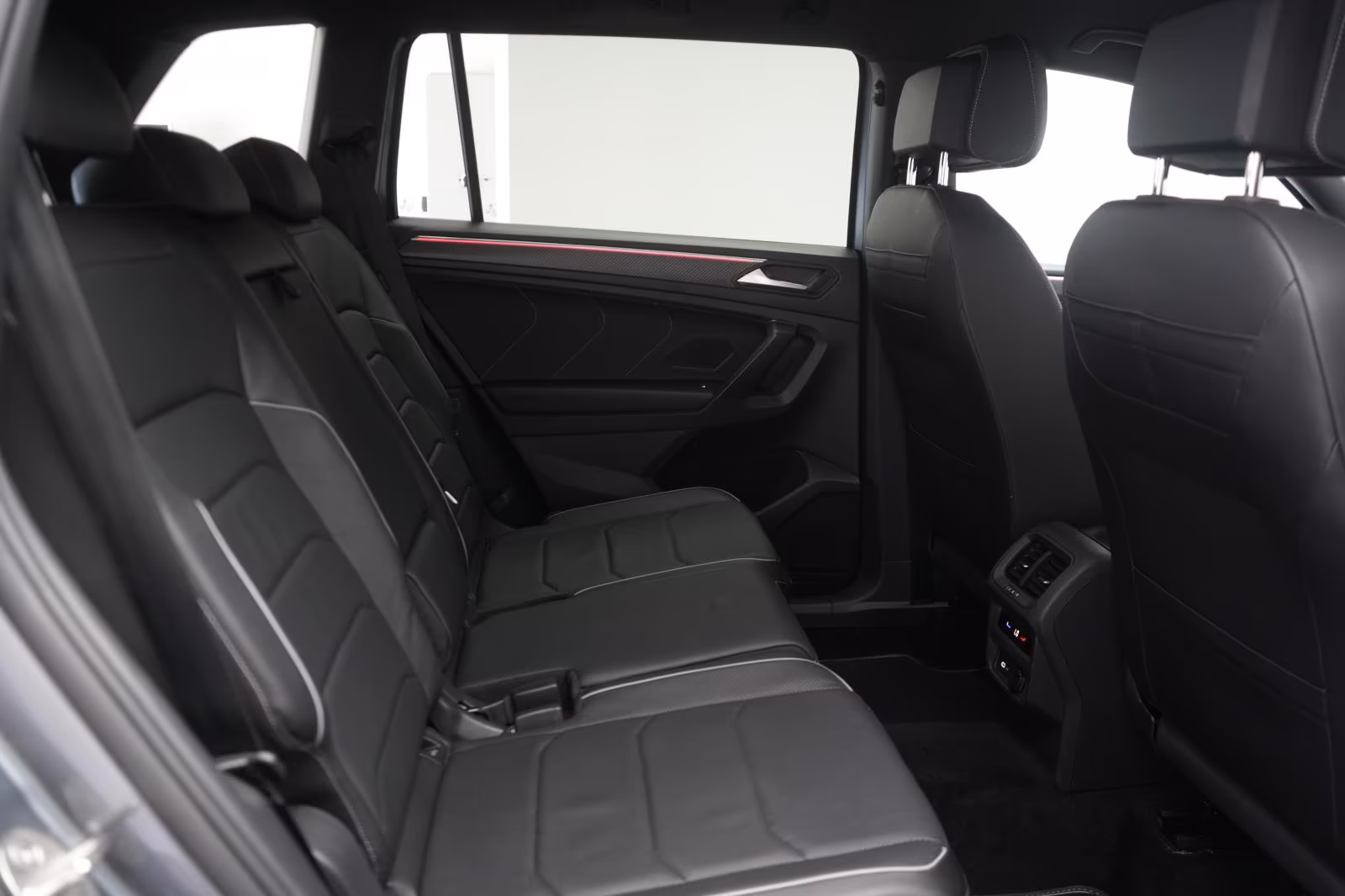 (B-743) Volkswagen Tiguan Allspace 2.0 TDI 4Motion DSG R-Line Leder - Image 10