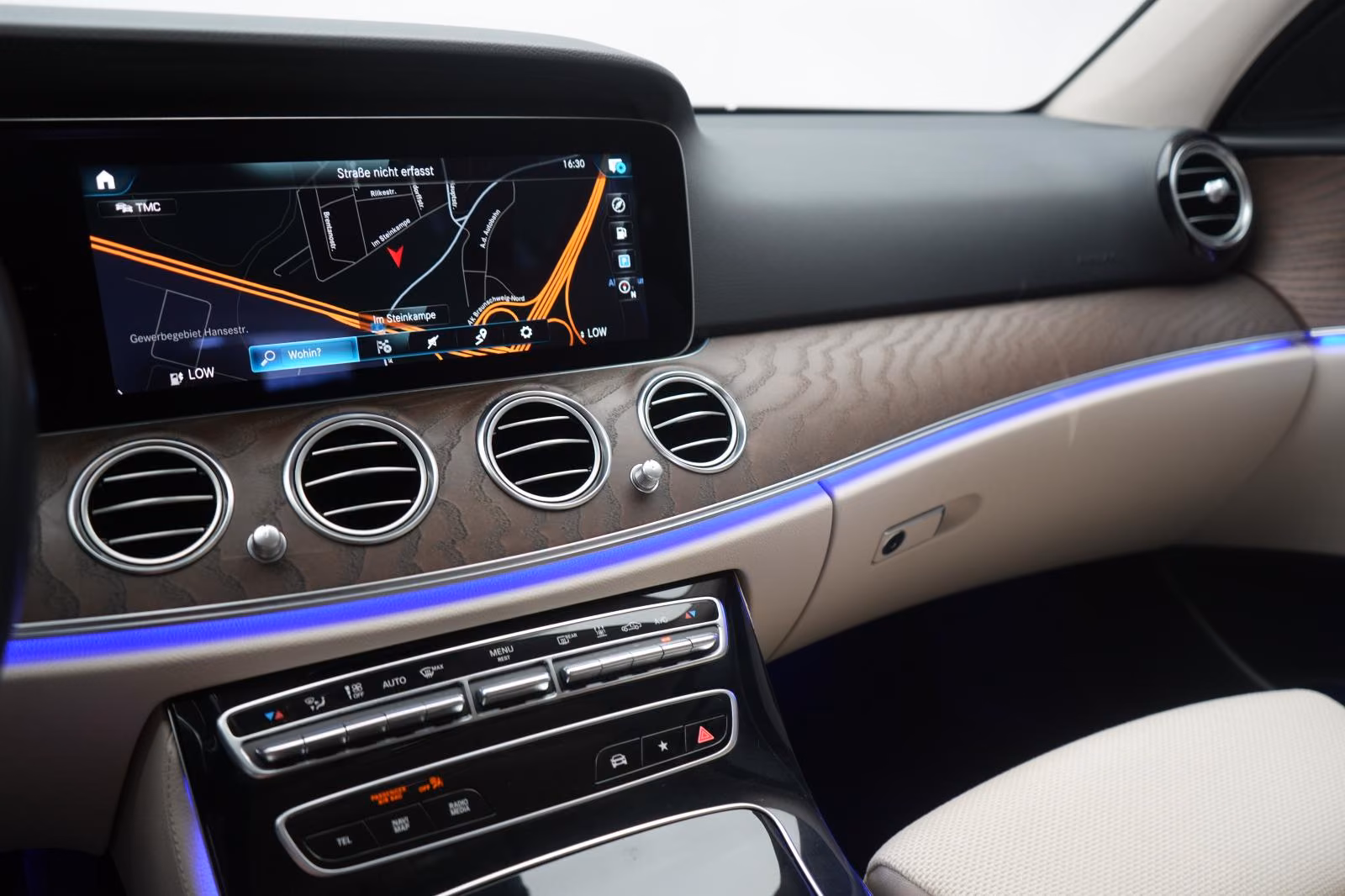 (B-724) Mercedes-Benz(Hybrid) E 300 de T 9G-Tronic AMG CarPlay/Temp/Kamera - Image 25