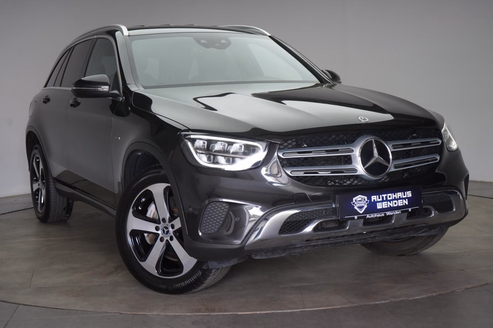 (B-352) Mercedes-Benz(Hybrid) GLC 300 de 4Matic 9G-Tronic Standhzg/Kamera/ - Image 1