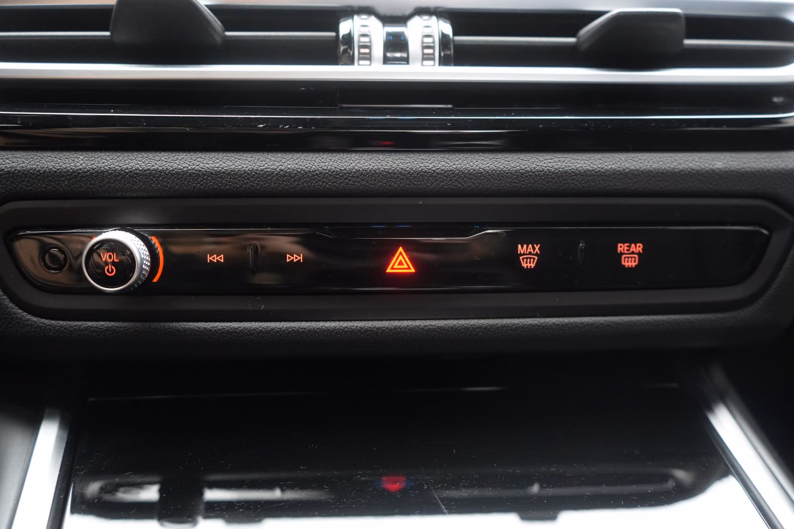 (B-425) BMW 320 i Leder/Temp/Hifi/Wide/CarPlay/Lane - Image 20