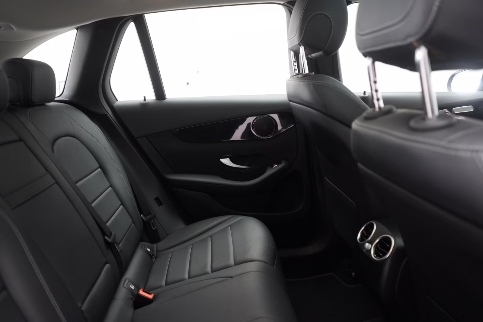 (B-354) Mercedes-Benz(Hybrid) GLC 300 de 4Matic 9G-Tronic Leder/Temp/Kamera - Image 10