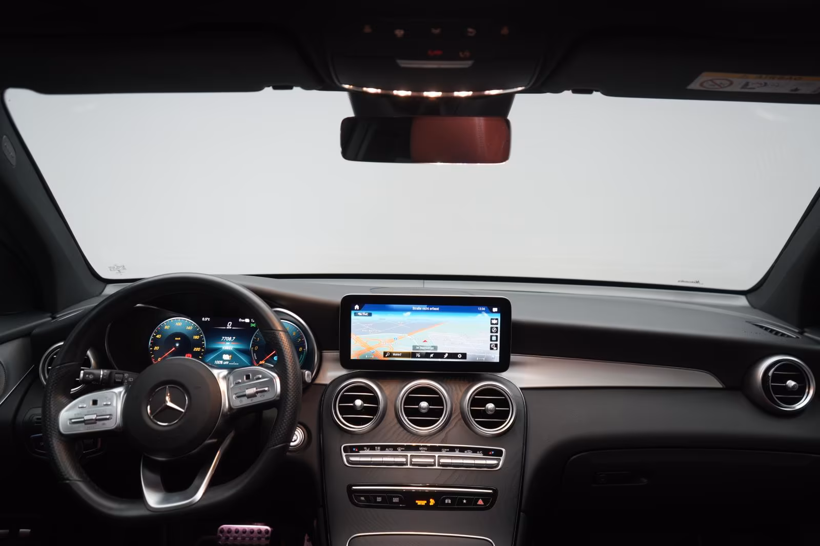 (B-703) Mercedes-Benz(Hybrid) GLC 300 e 4Matic 9G-Tronic AMG Leder/Distroni - Image 20