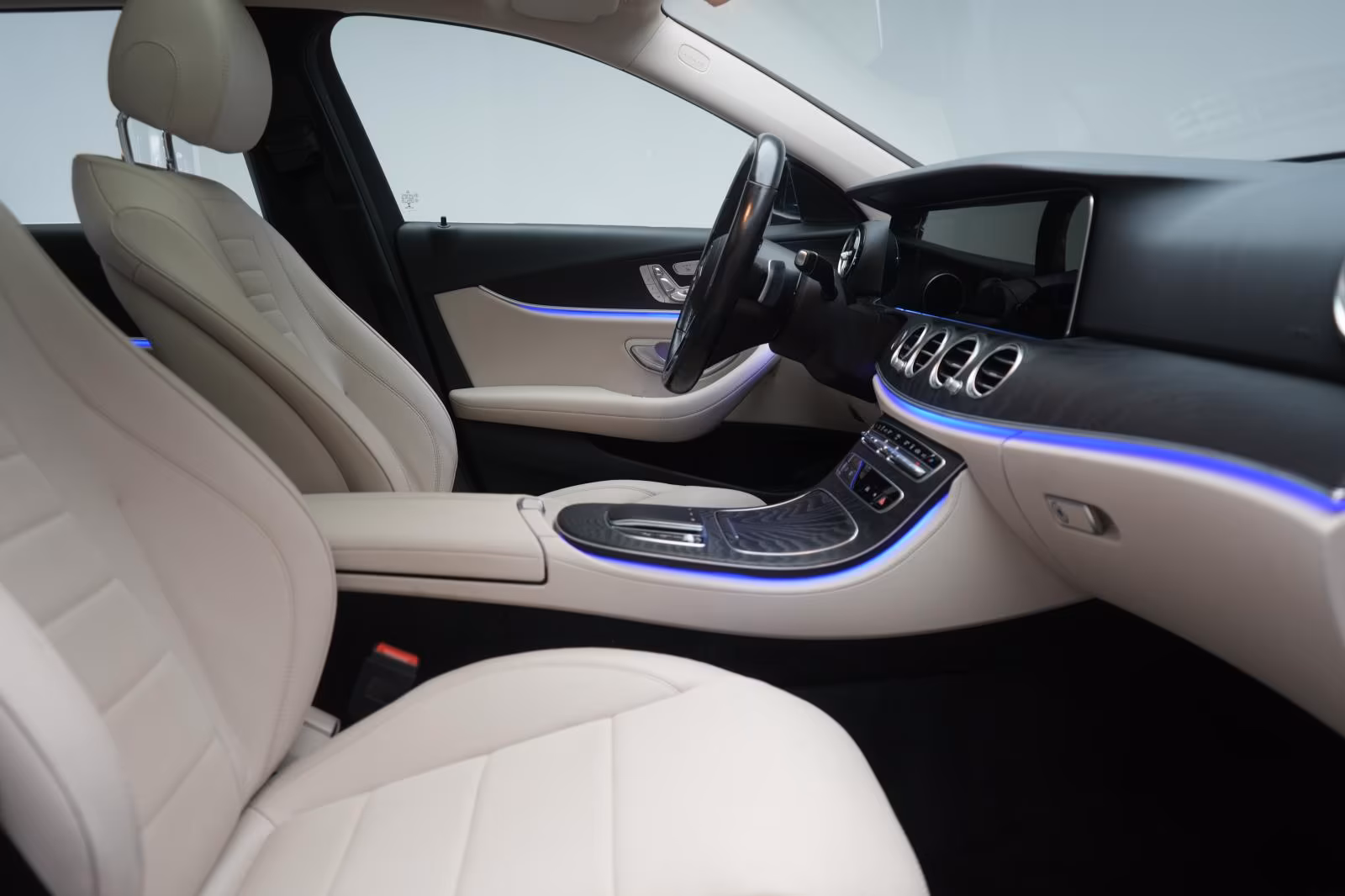 (B-368) Mercedes-Benz(Hybrid) E 300 de 4Matic T 9G-Tronic Avantgarde Distronic - Image 9