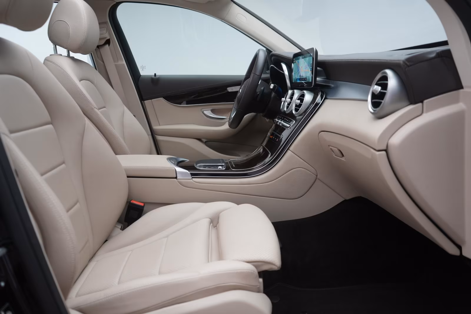 (B-05) Mercedes-Benz GLC 300 4Matic 9G-Tronic AMG Leder/Temp/Pano/Kam - Image 9