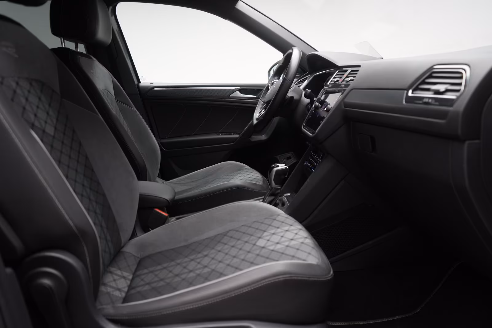 (B-606) Volkswagen Tiguan Allspace 2.0 TSI 4Motion DSG R-Line ACC/K - Image 9