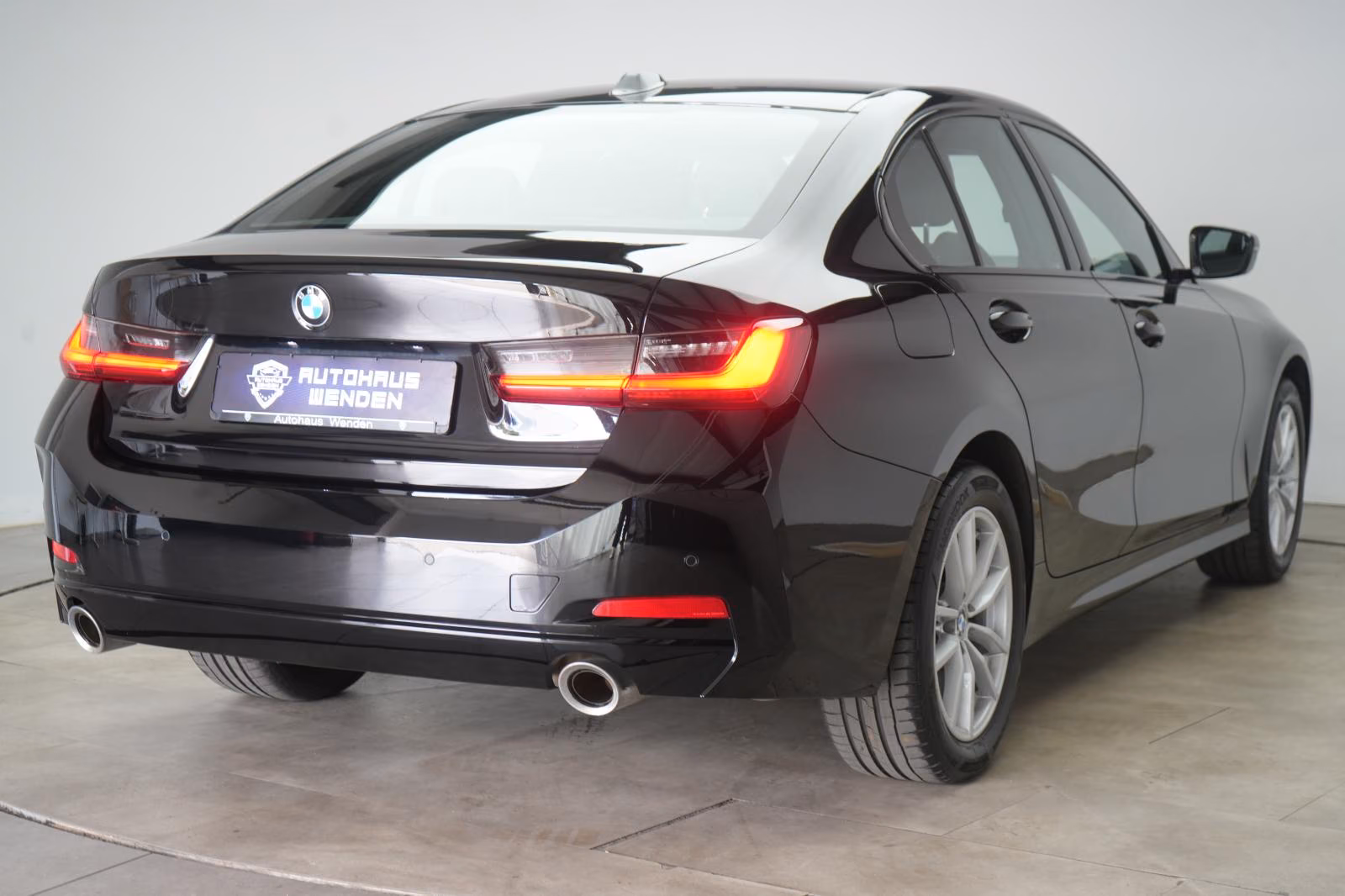 (B-425) BMW 320 i Leder/Temp/Hifi/Wide/CarPlay/Lane - Image 5
