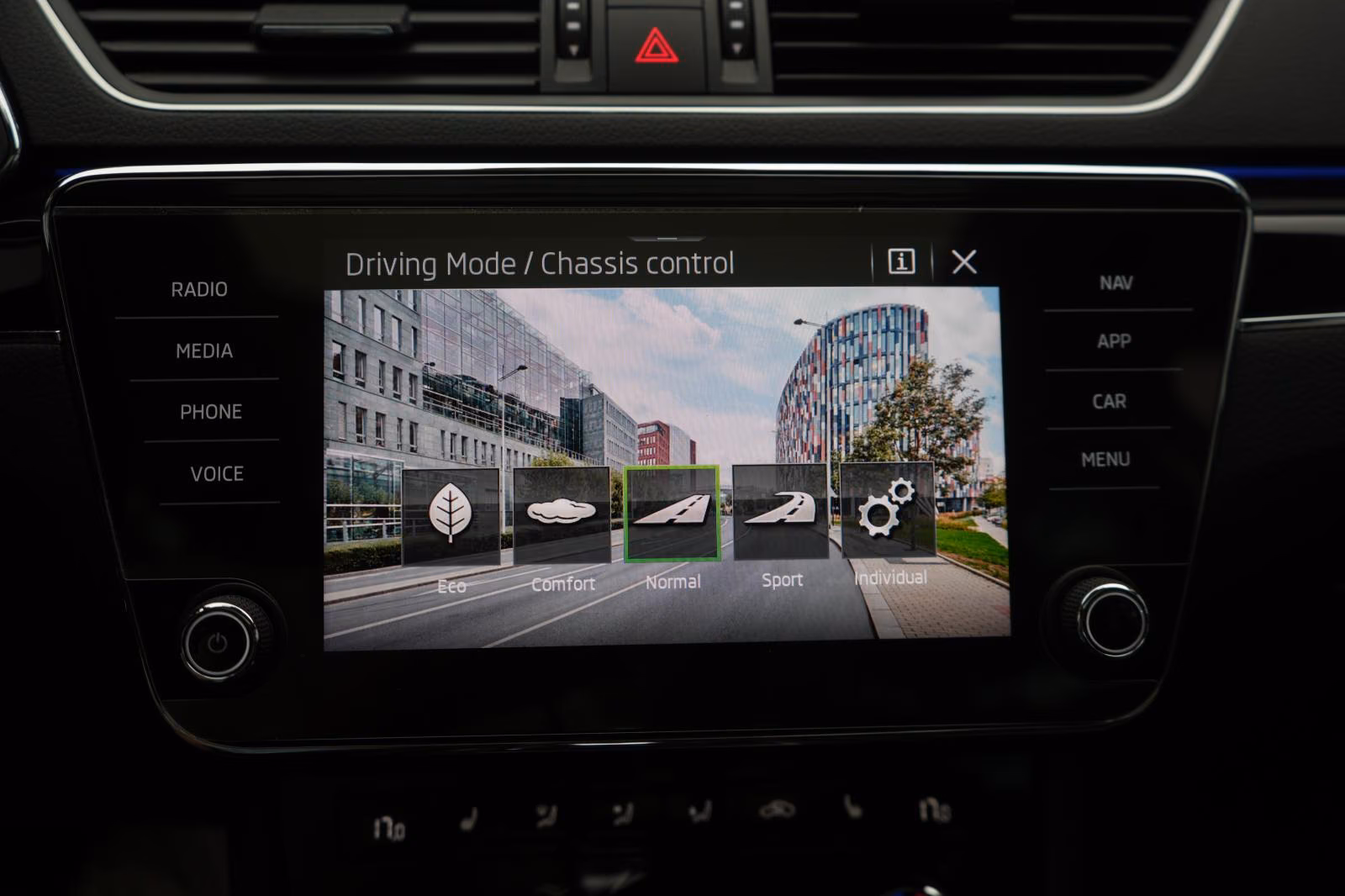 (B-190) Skoda Superb 2.0 TDI DSG L&K Leder/ACC/Pano/Canton/Vir - Image 25