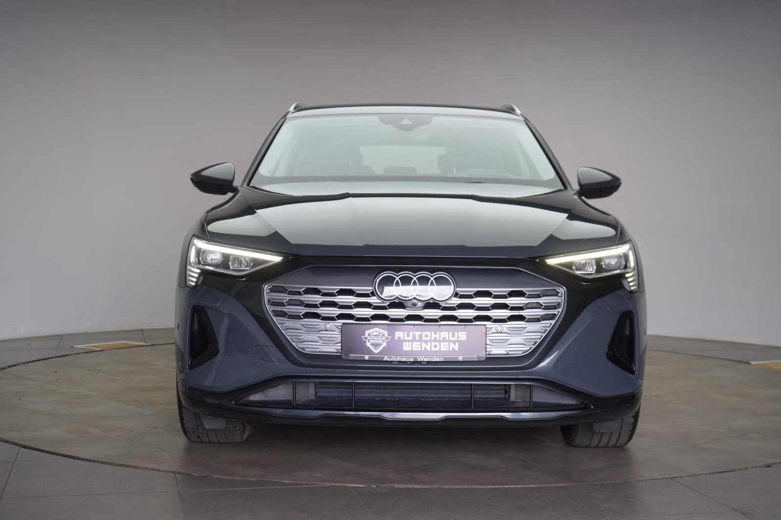 (B-653) Audi Q8 e-tron Sportback 55 quattro advanced - Image 2