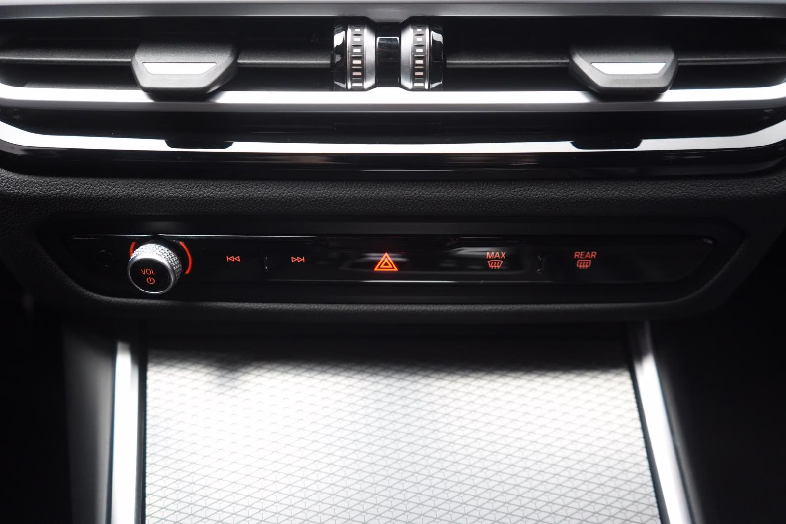 (B-409) BMW 320 i Touring M Sport ACC/Kamera/AHK/Lane/CarPla - Image 22