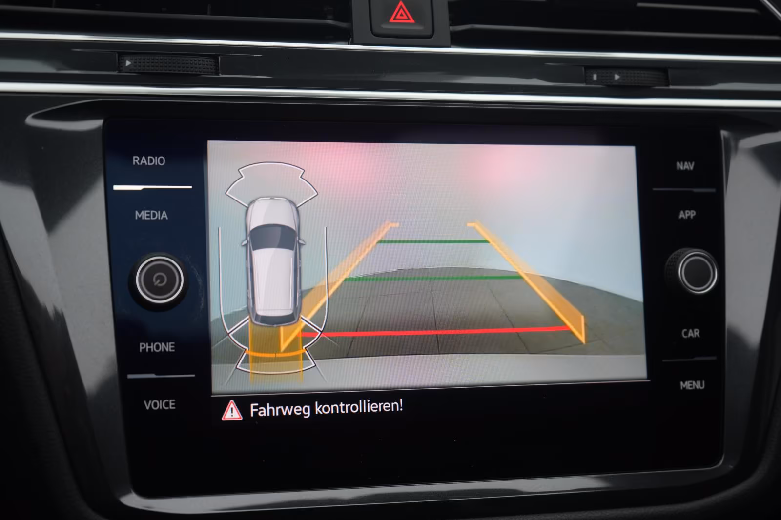 (B-609) Volkswagen Tiguan Allspace 2.0 TDI 4Motion DSG R-Line ACC/K - Image 18