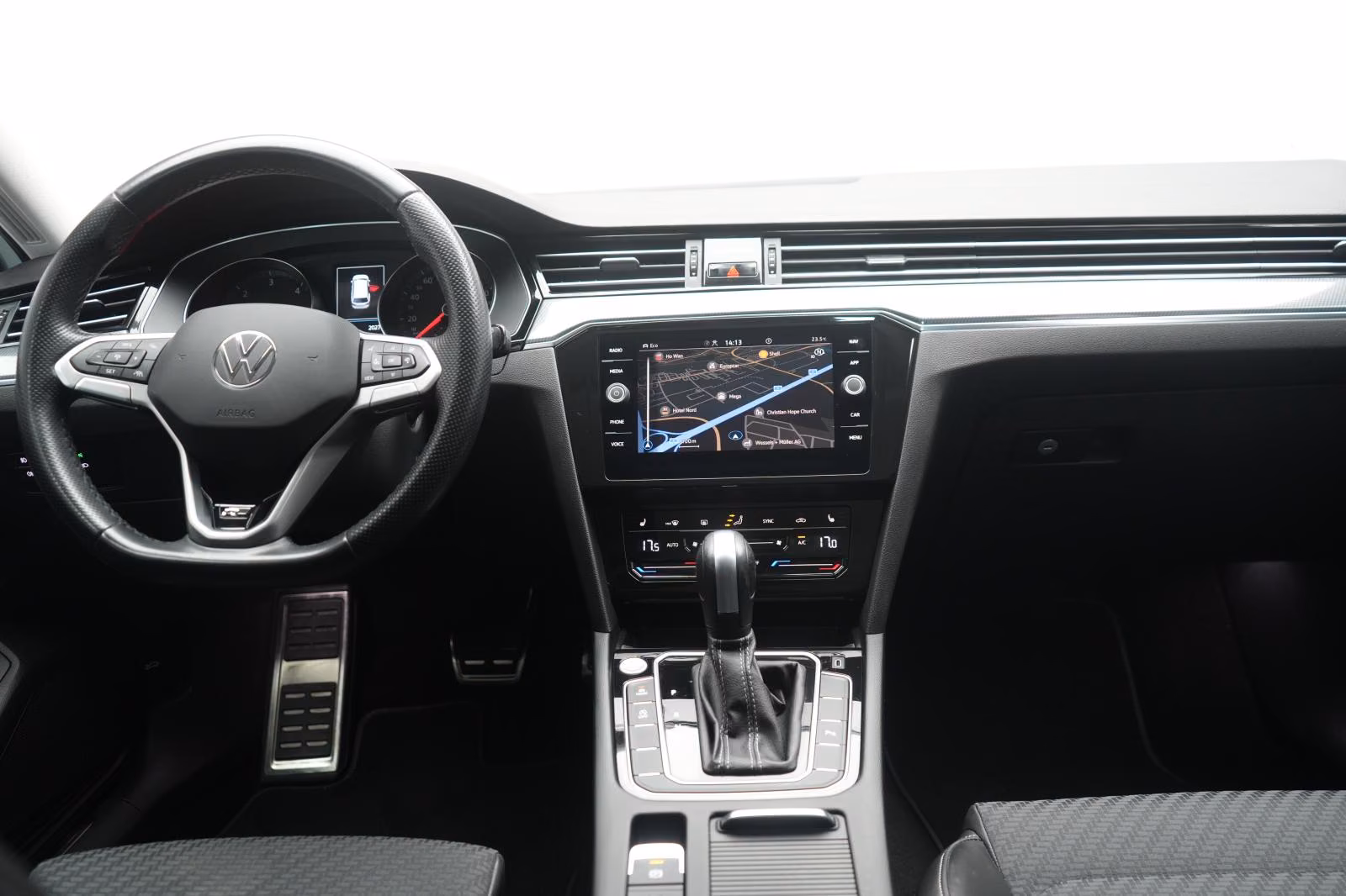 (B-226) Volkswagen Passat Variant 2.0 TDI DSG Business R line ACC/K - Image 24