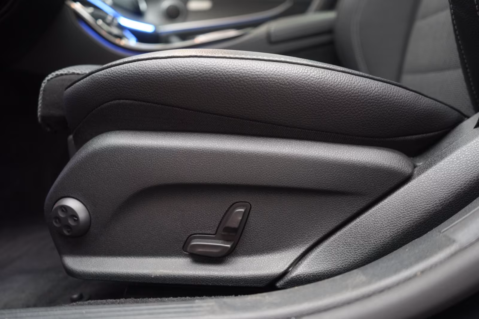 (B-647) Mercedes-Benz(Hybrid) E 300 de 9G-Tronic Avantgarde Distronic/Kamera/ - Image 26