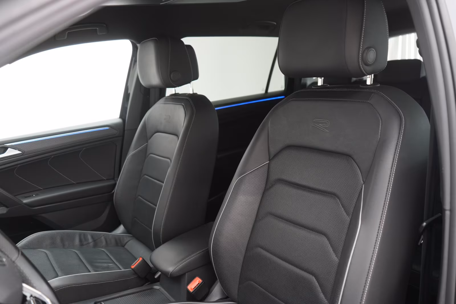 (B-373) Volkswagen Tiguan Allspace 2.0 TDI SCR 4Motion DSG R-Line - Image 7