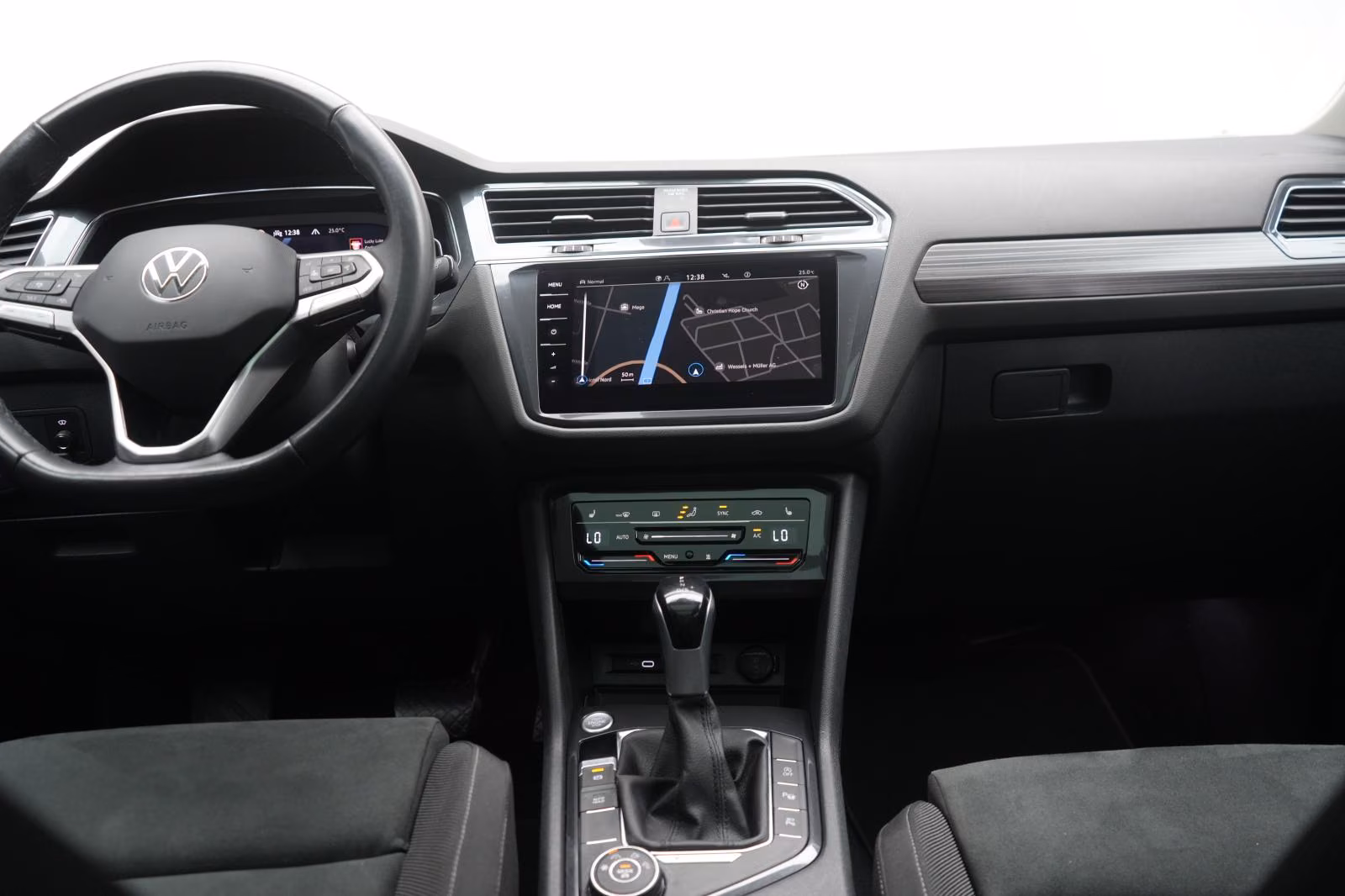 (B-288) Volkswagen Tiguan Allspace 2.0 TDI 4Motion Elegance STHZ/Pa - Image 20