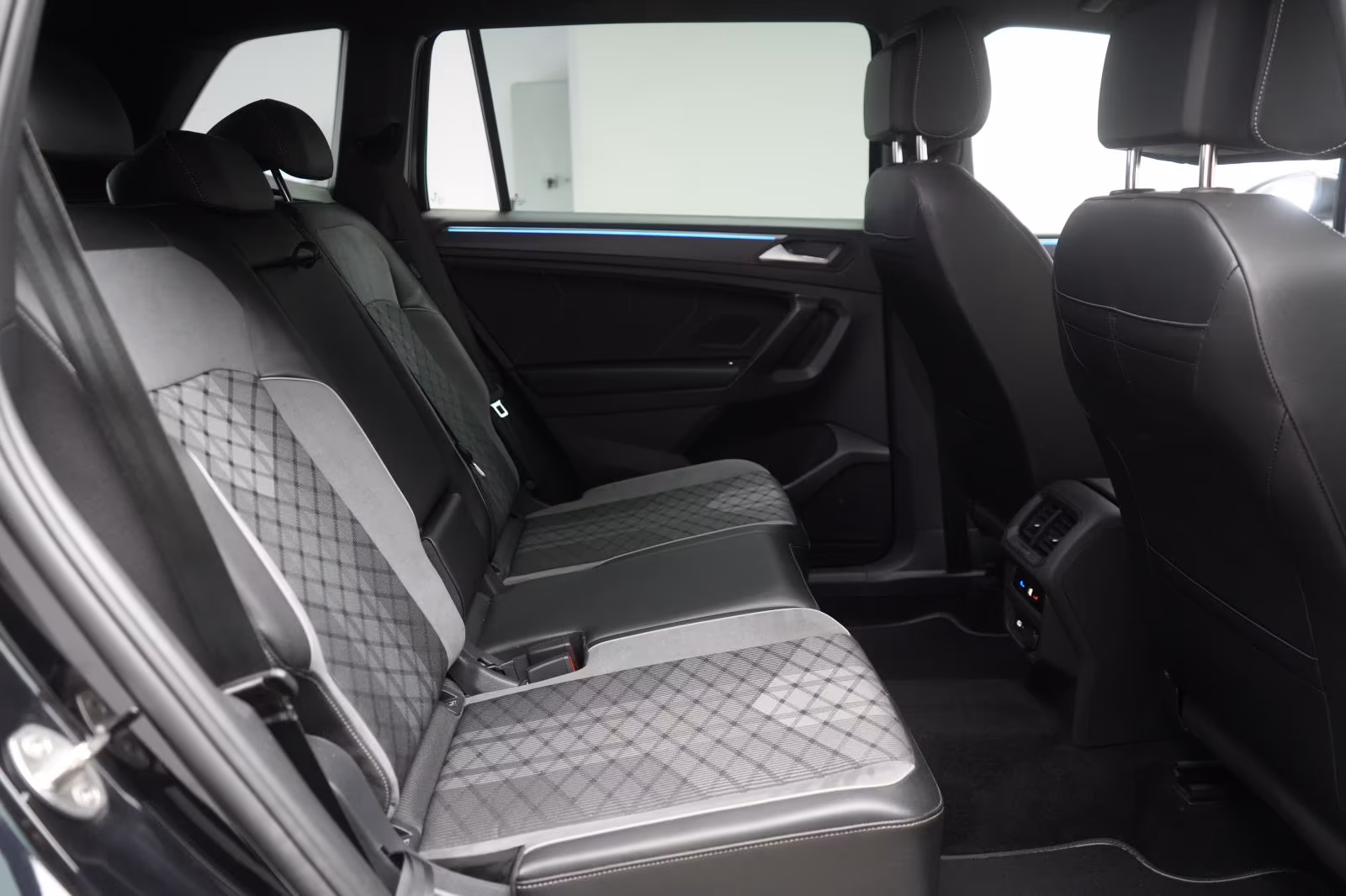 (B-249) Volkswagen Tiguan Allspace 2.0 TDI 4 Motion R line ACC/Kame - Image 11