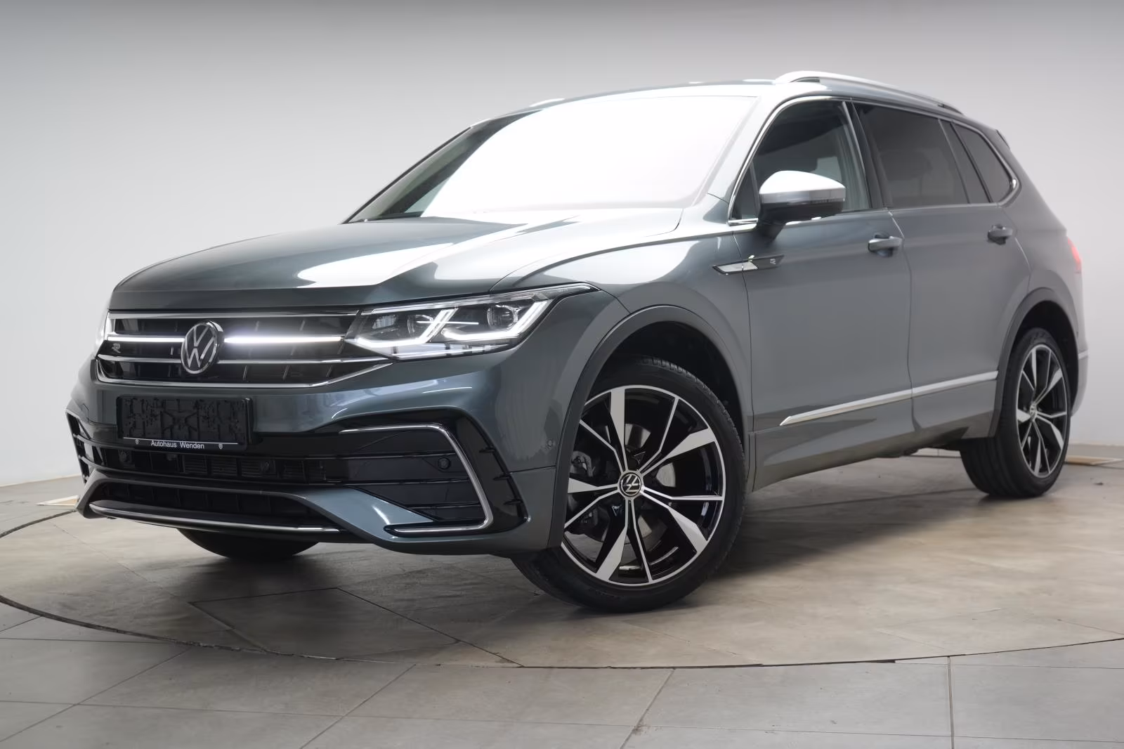 (B-518) Volkswagen Tiguan Allspace 2.0 TSI 4Motion DSG R-Line Leder - Image 3