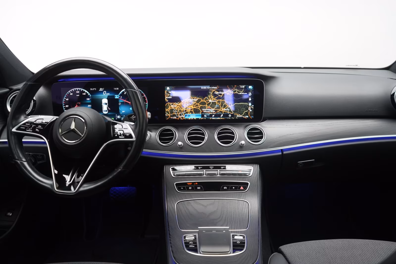 (B-711) Mercedes-Benz(Hybrid) E 300 de 9G-Tronic AMG Distronic/Kamera/Pano/Bur - Image 25