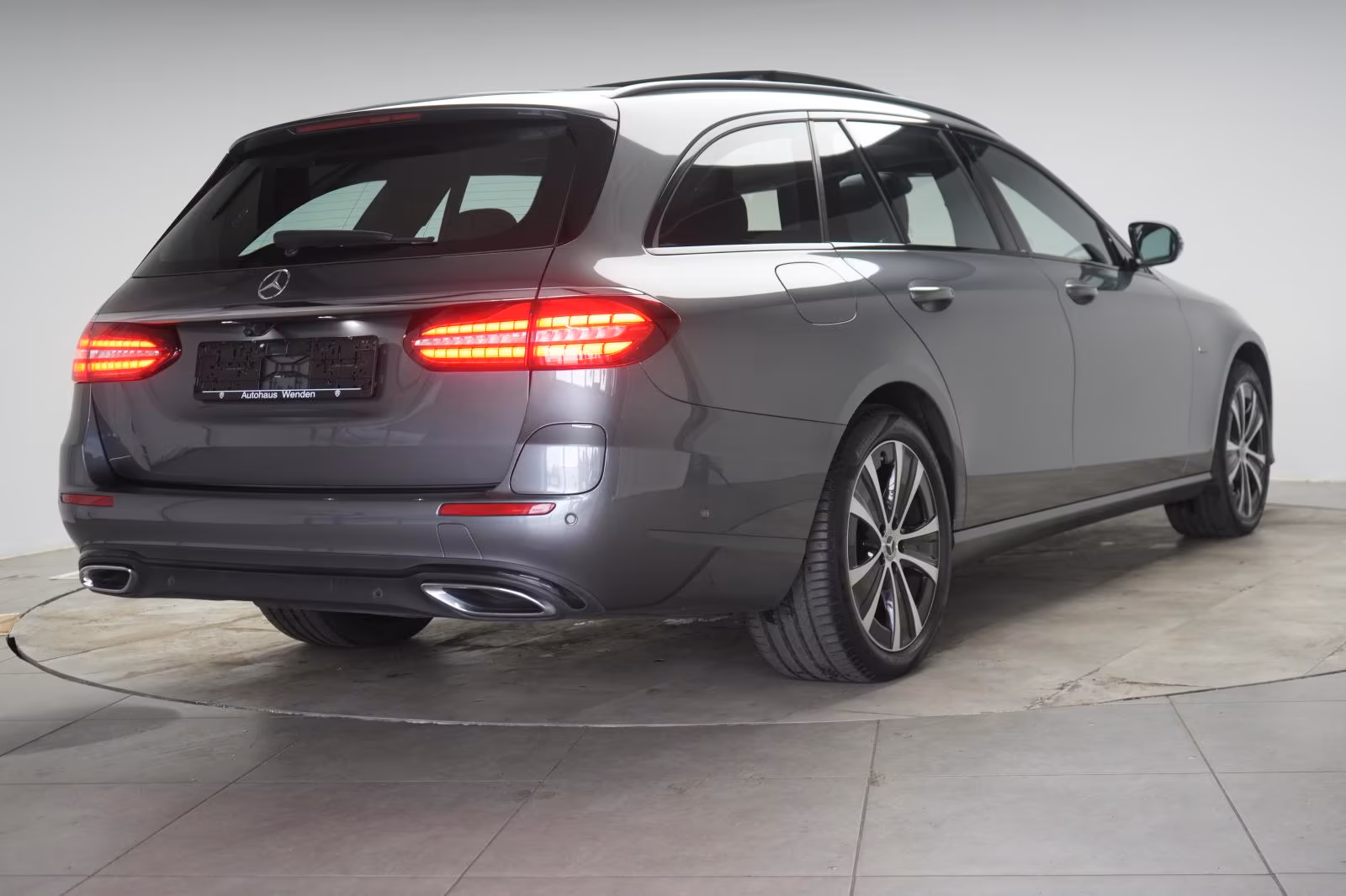 (B-341) Mercedes-Benz(Hybrid) E 300 de 4Matic T 9G-Tronic Avantgarde Leder/Dis - Image 5
