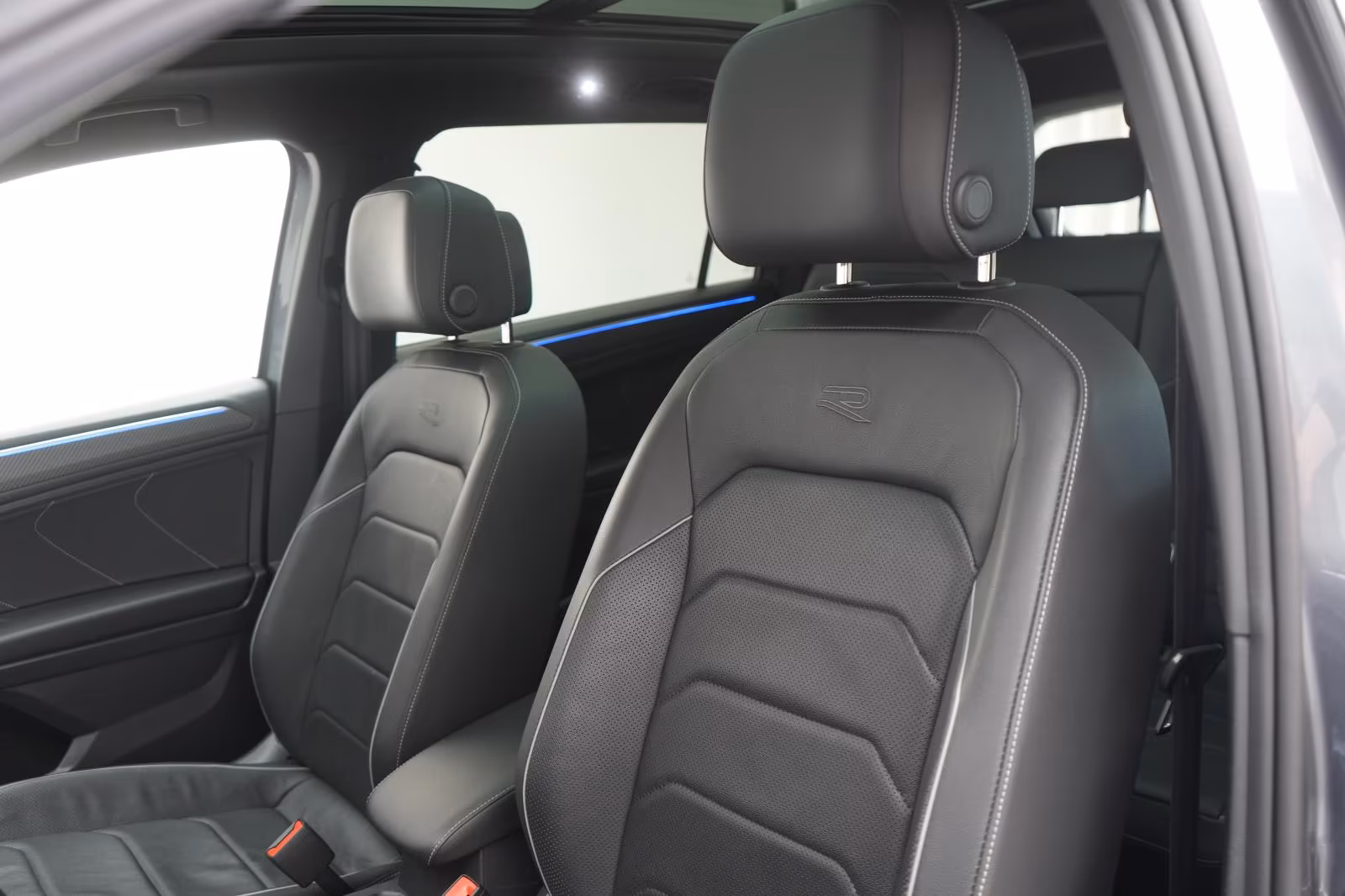 (B-045) Volkswagen Tiguan Allspace 2.0 TDI 4Motion DSG R-Line ACC/K - Image 6