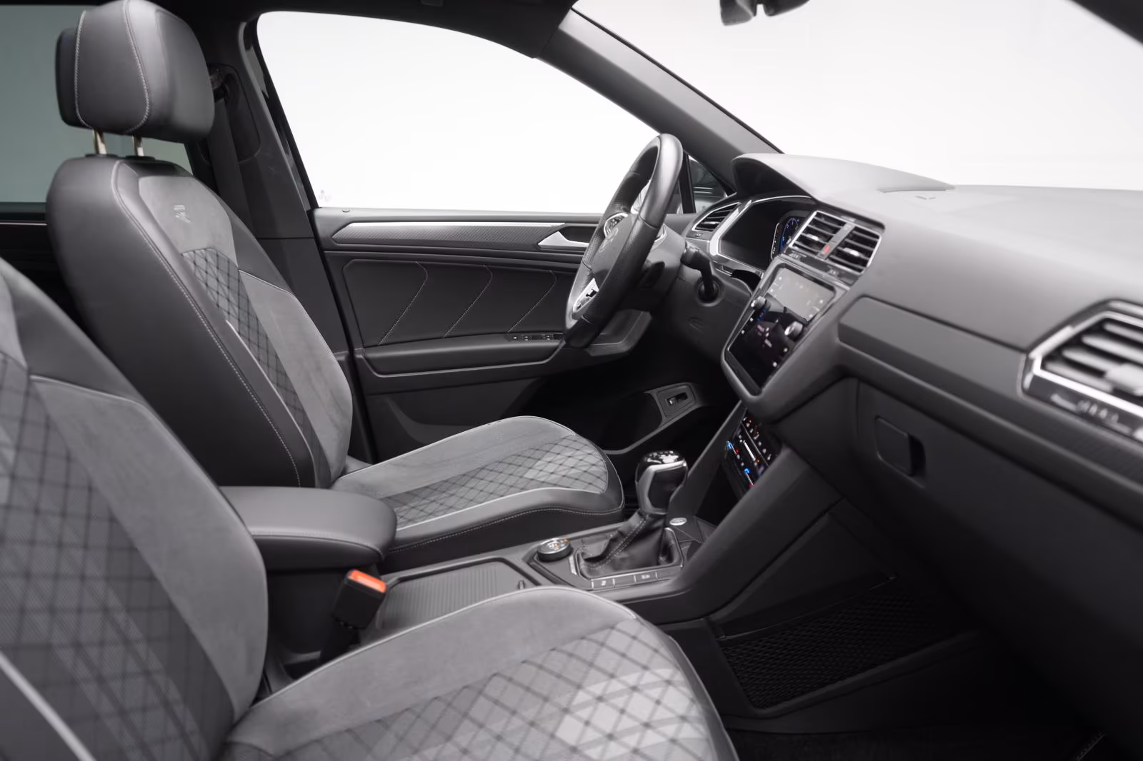 (B-134) Volkswagen Tiguan Allspace 2.0 TDI 4Motion DSG R line Navi/ - Image 10