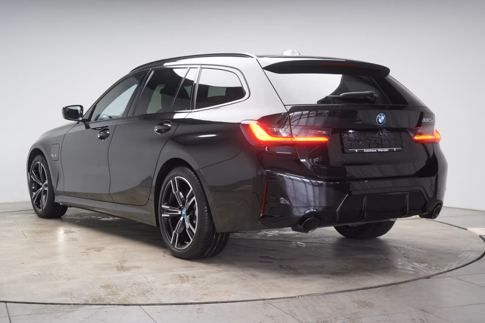 (B-472) BMW(Hybrid) 330 e Touring M Sport ACC/Kamera/HUD/Wide/Side - Image 4