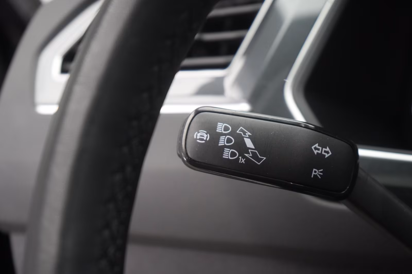 (B-164) Volkswagen Tiguan 2.0 TDI R-Line CarPlay/ACC/Virtual/Pano/A - Image 18