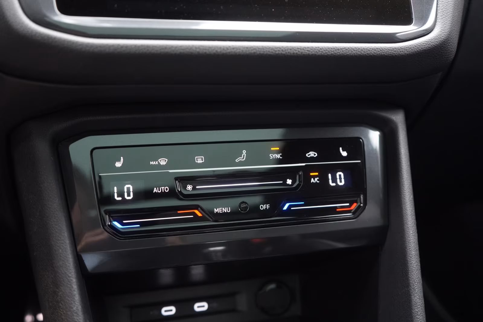 (B-752) Volkswagen Tiguan Allspace 2.0 TDI 4Motion DSG R-Line HUD/P - Image 23