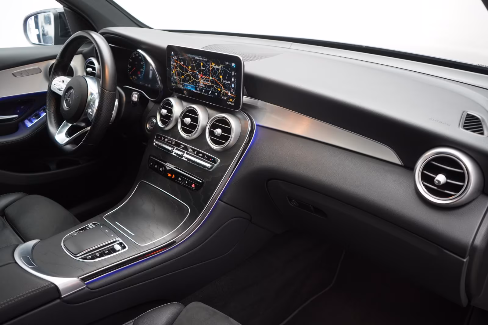 (B-297) Mercedes-Benz(Hybrid) GLC 300 de 4Matic AMG Distronic/kamera/Pano/ - Image 10