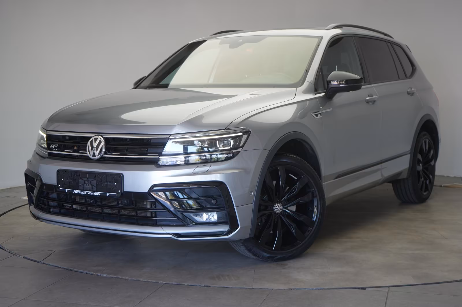 (B-592) Volkswagen Tiguan Allspace 2.0 TDI 4Motion DSG Highline R l - Image 3