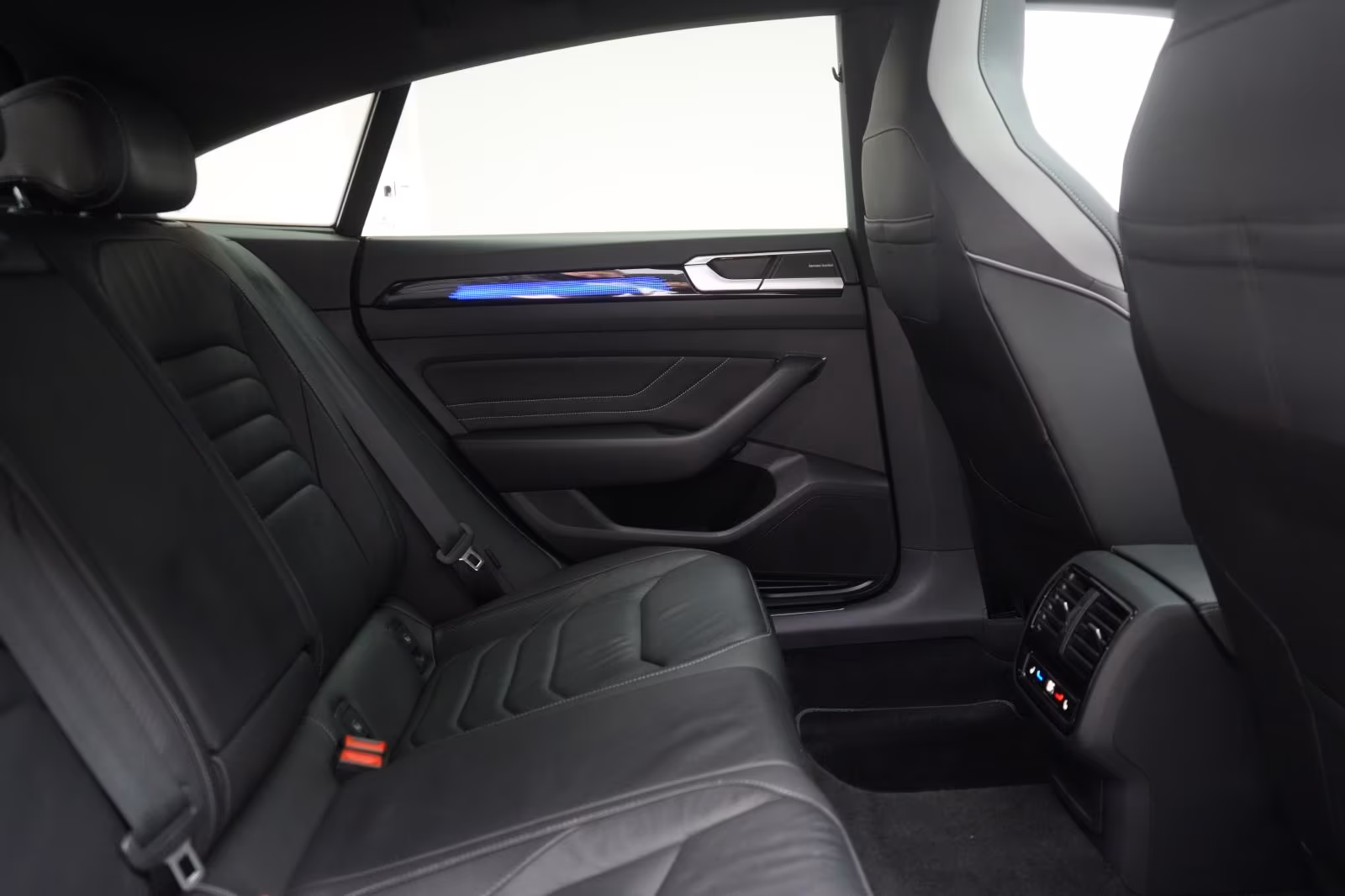 (B-546) Volkswagen Arteon 2.0 TDI 4Motion DSG R line Navi/Lede - Image 11