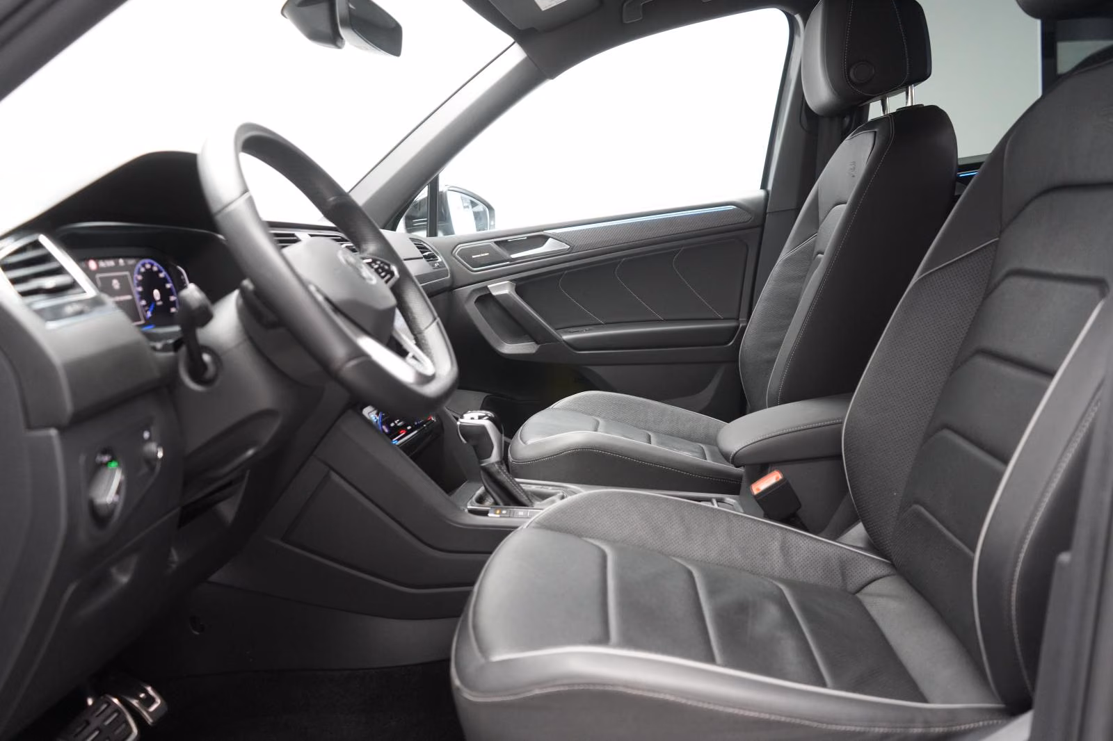 (B-516) Volkswagen(7chỗ) Tiguan Allspace 2.0 TSI 4Motion DSG R-Line Leder - Image 6