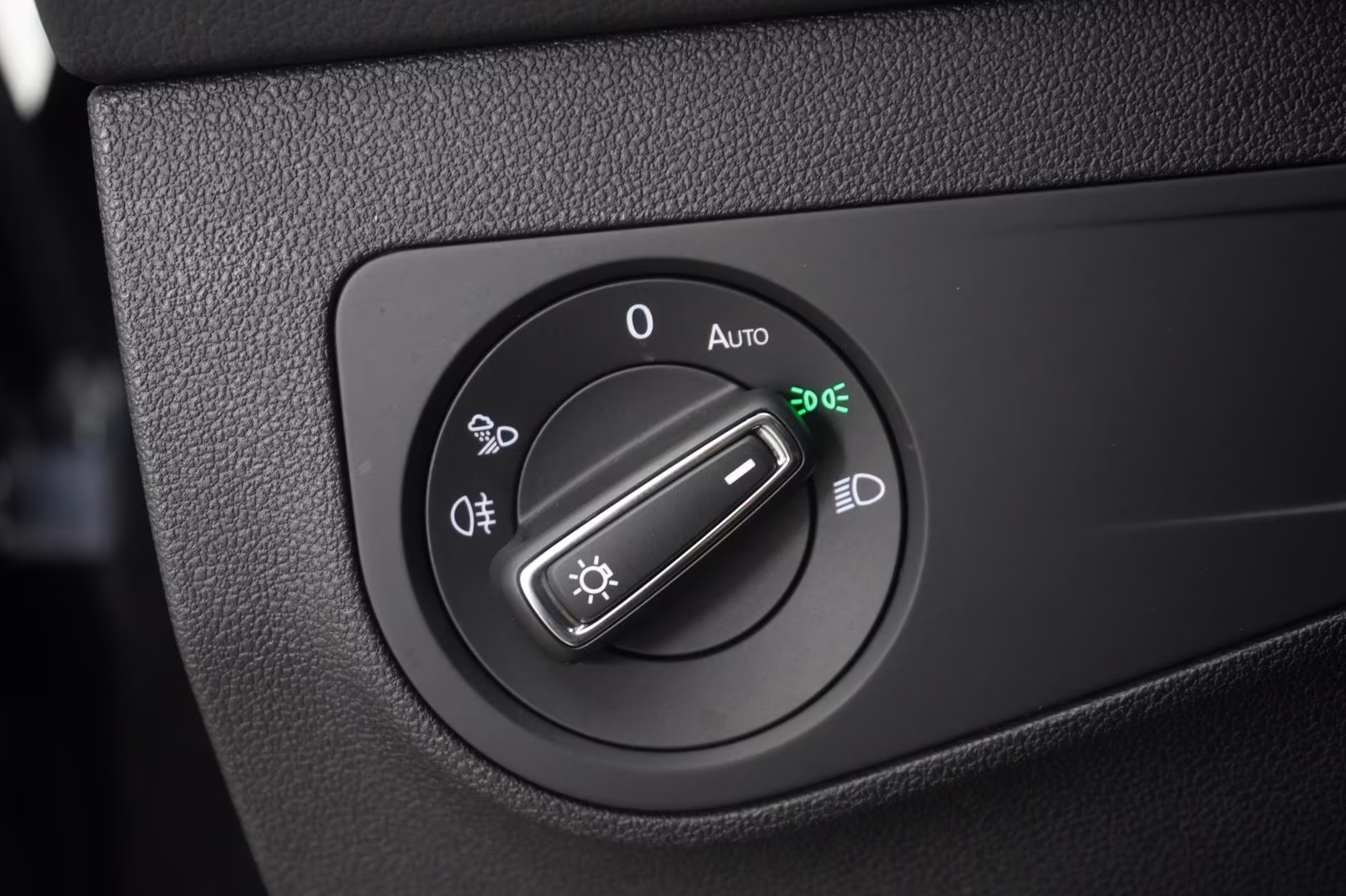 (B-164) Volkswagen Tiguan 2.0 TDI R-Line CarPlay/ACC/Virtual/Pano/A - Image 19
