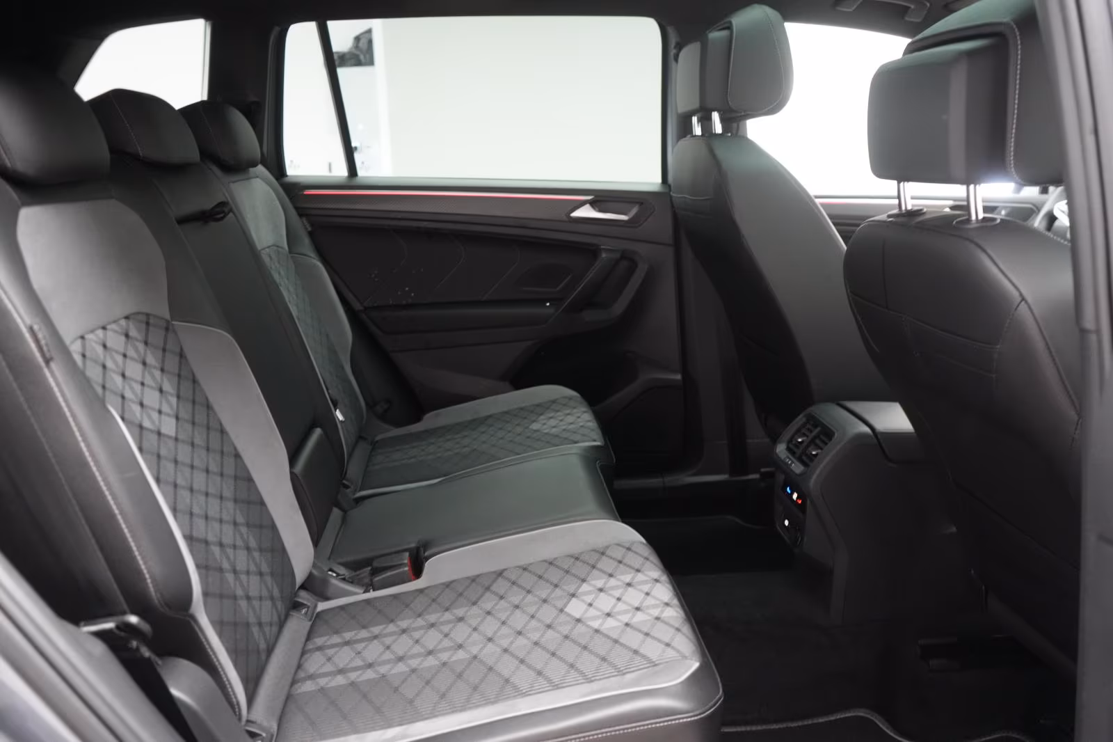 (B-278) Volkswagen Tiguan Allspace 2.0 TDI SCR 4Motion DSG R line A - Image 11