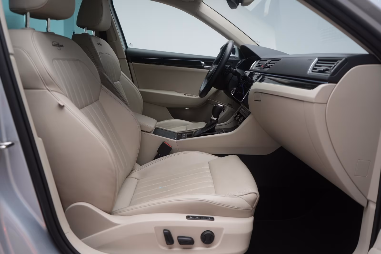 (B-671) Skoda Superb Combi 2.0 TSI - Image 9