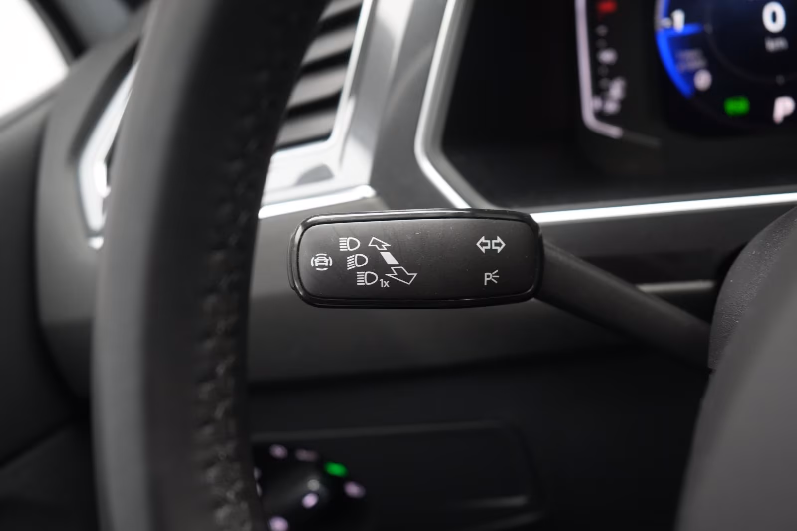 (B-427) Volkswagen Tiguan Allspace 2.0 TDI SCR 4Motion DSG R-Line - Image 19