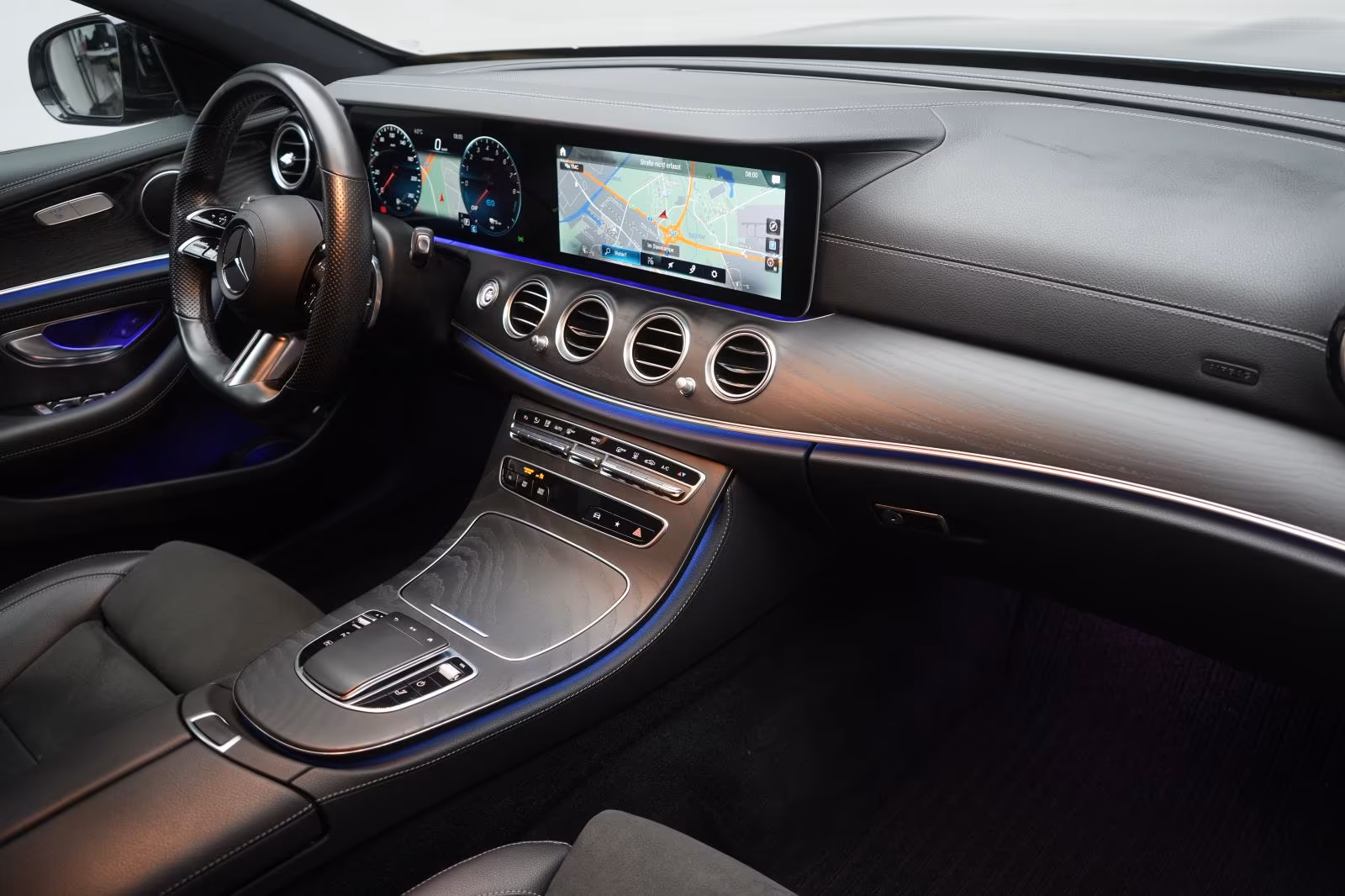 (B-483) Mercedes-Benz(Hybrid) E 300 e T 9G-Tronic AMG Distronic/Kamera/Lane/ - Image 10